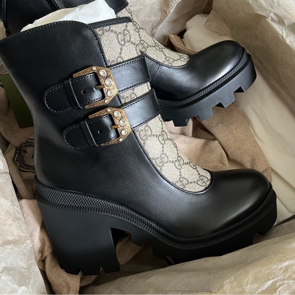 Gucci GG supreme leather block heel lug sole ankle boots with crystal buckles - Picture 6 of 9